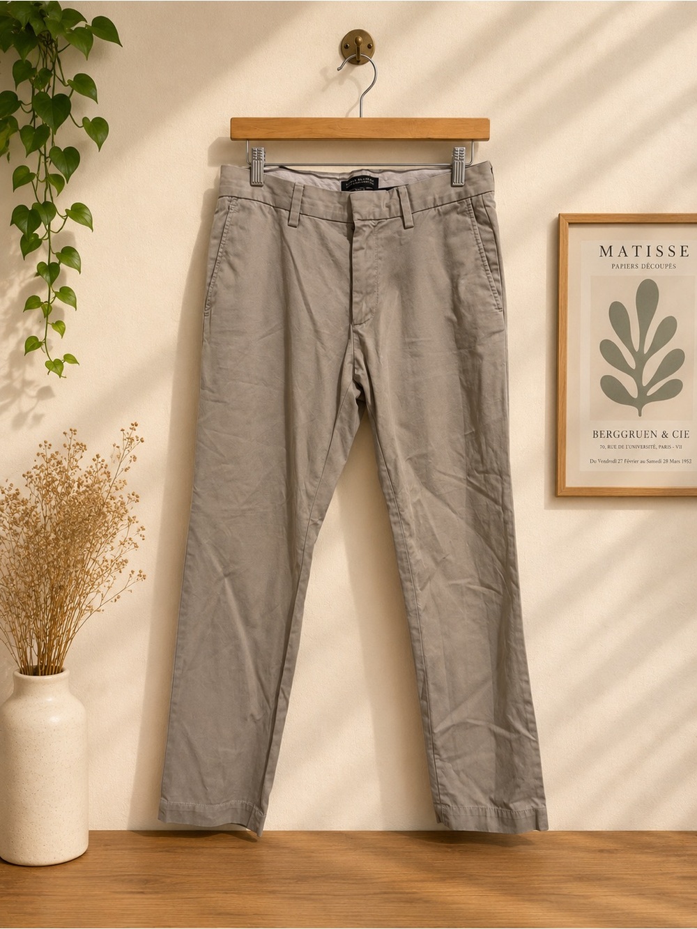 Banana Republic Men's Chinos in Light Gray-Taupe